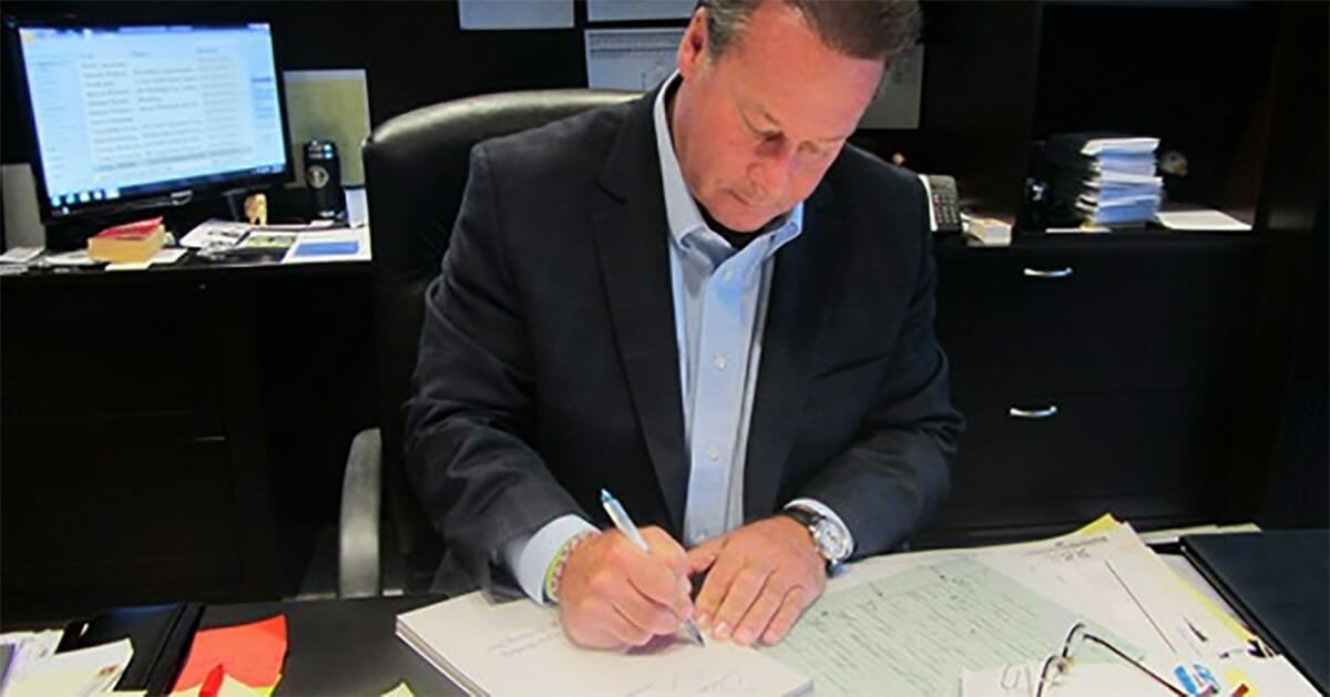 Let's pay tribute to the CEO who writes 9,200 employee birthday cards a year to show his appreciation